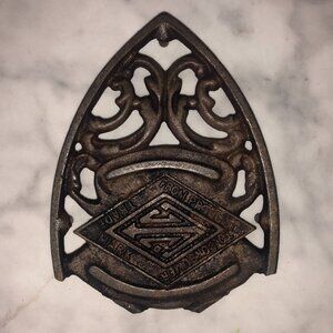 Iron Rest 4" TradeMark Cast Urib Brown 3 footed 5-1/2"